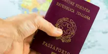 Passaporto, da dicembre cambia tutto: stop al bollettino postale, come pagare la tassa