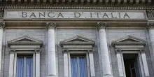 Banche, meno sportelli ma più conti correnti