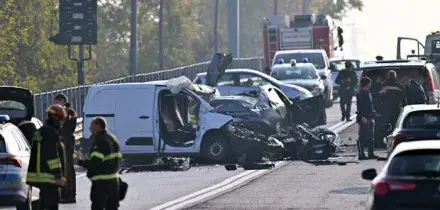 Bergamo, incidente sulla tangenziale sud: tre morti, due 20enni e un 62enne. Ci sono diversi feriti