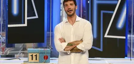 ?Affari Tuoi? si ferma: ecco perché Stefano De Martino non andrà in onda il 13 novembre