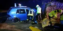 Auto contro un muro fuori Treviso: feriti i tre giovani amici a bordo, due sono in fin di vita