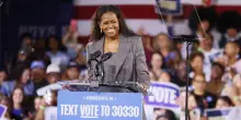 Michelle Obama spegne i sogni dei fan: «Non guardate a me per una corsa. Non siete pronti per una donna. Non mi fate perdere tempo»