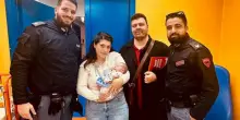 Napoli, due poliziotti salvano un bimbo di 13 giorni: il grazie della premier Meloni