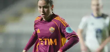 Giulia Dragoni, insulti del padre della calciatrice della Roma femminile all'allenatore: «Perché non la fai giocare?»