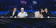 X Factor 2025, la Notte degli Inediti: i concorrenti si sfidano sul palco e arriva Levante. Chi sono i favoriti alla finale