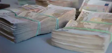 Tassa sui contanti in manovra, l'emendamento: «Bollo di 500 euro per importi fino a 10mila». La guida ai pagamenti