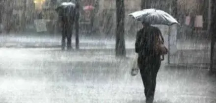 Maltempo, allerta meteo su otto regioni e scuole chiuse: aria gelida dalla Groenlandia, temperature giù e neve a bassa quota