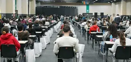 Test di medicina, le foto delle prove prima dell'esame: cosa succede adesso, ansia per 55mila aspiranti dottori. «Totale intransigenza»