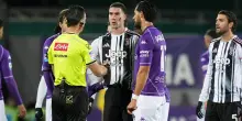 Fiorentina-Juve, cori razzisti contro Vlahovic: partita interrotta, ecco cosa è successo