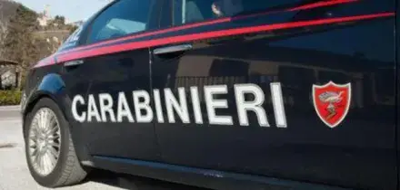 Donna accoltellata a Qualiano, preso l'ex: il 29enne, già denunciato per maltrattamenti, aveva il braccialetto elettronico