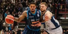 Guerri Napoli, due punti d'oro contro Sassari senza Mitrou-Long