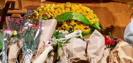 Ornella Vanoni, l'ultimo saluto di Gino Paoli: il cuscino di rose gialle a forma di cuore. La storia d'amore e l'amicizia con la moglie