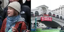 Greta Thunberg, daspo a Venezia dopo aver colorato di verde il Canal Grande: il blitz di Extinction Rebellion e l'intervento della Digos