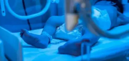 Neonata partorita nel water: è in condizioni disperate. Arrestata la madre 38enne, era sotto effetto del crak