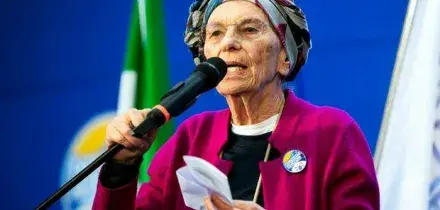 Emma Bonino, come sta: il ricovero per insufficenza respiratoria, il tumore ai polmoni, gli 8 anni di cure