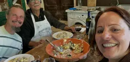 Famiglia nel bosco, primo pranzo di Nathan nella nuova casa. Giovedì i genitori in tribunale: i legali chiedono il rientro dei bambini