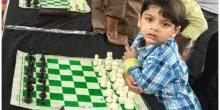 Bambino di 3 anni entra nella classifica mondiale degli scacchi: è il più giovane al mondo