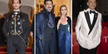 Prima della Scala, pagelle look: Pierfrancesco Favino e Ferzetti in Armani (9,5), Mahmood borchiato (8), Enzo Miccio in bianco (7,5)