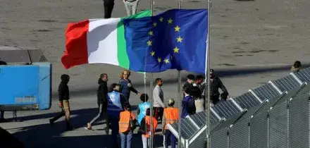 Rimpatri, via libera Ue al nuovo regolamento: ok agli hub in Paesi terzi. Cosa cambia con la stretta