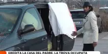 Eredita la casa dal pap&agrave; ma la trova occupata: &laquo;Mi sarei accontentato di una stanza senza cacciarli. Vivo in macchina, mi manca lavarmi&raquo;