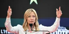 Meloni star ad Atreju: l'intervento di oltre un'ora, gli affondi a Schlein e la (nuova) campagna elettorale