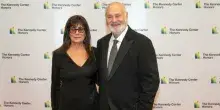 Rob Reiner, il regista di "Harry ti presento Sally" e la moglie uccisi dal figlio nella loro villa a Los Angeles