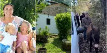 Famiglia nel bosco, &laquo;decrescita felice&raquo; addio: insegnante a domicilio, una casa confortevole e soldi mensili dai parenti