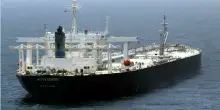 La flotta ombra di Putin si rafforza, aumenta la presenza con i militari russi a bordo delle petroliere
