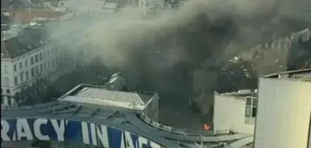 Trattori davanti al Parlamento europeo, lancio di pietre e fumogeni