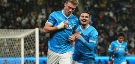 Napoli-Milan 2-0, luci d'Arabia per gli azzurri: Neres e Hojlund regalano la finale a Conte