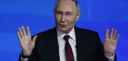 Putin confessa: &laquo;Sono innamorato, credo nell'amore a prima vista&raquo;. Chi sono la presunta moglie, le amanti e le figlie (segrete e non)
