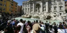 Fontana di Trevi a pagamento, dal 1&deg; febbraio biglietto di 2 euro per i turisti. Ecco come funziona