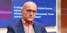 Alfonso Signorini si autosospende da Mediaset dopo le accuse di Fabrizio Corona sul Grande Fratello. Il biscione: verifichiamo il rispetto del codice etico