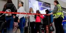 Voli cancellati, weekend da incubo per centinaia di passeggeri: da Bergamo a Berlino, guasti e disagi