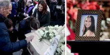 Chiara Costanzo, i funerali tra dolore e rabbia. Il pap&agrave;: &laquo;Chi ha calpestato le regole a Crans Montana cambi mestiere. Chieder&ograve; rassicurazioni a Meloni&raquo;