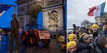 La protesta degli agricoltori invade Parigi, trattori arrivano sotto la Tour Eiffel e l'Arco di Trionfo: ecco perch&eacute; manifestano