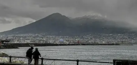 Ischia e Procida isolate a causa del maltempo e del mare agitato
