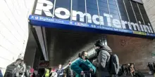 Roma, uomo picchiato e ridotto in fin di vita alla stazione Termini: 4 persone fermate dalla Polizia