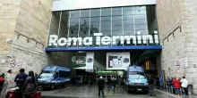 Far West Roma Termini, due violente aggressioni a un'ora di distanza: 57enne in fin di vita, in ospedale anche un rider