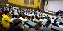 Medicina, ammessi ma non in Italia: 220 studenti dovranno studiare a Tirana. &laquo;Tassa annuale di 9.650 euro&raquo;
