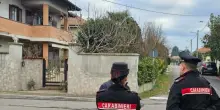 Rapina in villa nel Varesotto, il padrone di casa accoltella il ladro: scaricato dai complici, muore in ospedale
