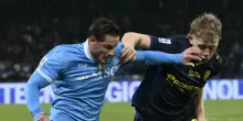 Napoli-Parma 0-0 in meme: gol annullato per fuorigioco di... bicipite? Brufolo? Pelo?