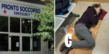 Malato di tumore si sdraia a terra in attesa di un posto letto al Pronto soccorso: &laquo;Un incubo, otto ore per una barella&raquo;