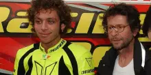 Valentino Rossi denuncia la compagna del padre Graziano: &laquo;Ha preso 200 mila euro dal suo conto&raquo;. L'accusa di circonvenzione di incapace