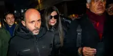 Crans-Montana, per i coniugi Moretti cauzione da 400mila franchi. Jacques e Jessica accusati di omicidio, lesioni e incendio