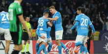Napoli-Sassuolo 1-0, le pagelle: Lobotka (7) ritrova il gol, Vergara (6) non ha paura, Laurient&eacute; (6,5) spaventa Conte. Classifica Serie A