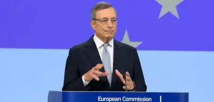 Premio Carlo Magno a Draghi: &laquo;L?Europa non ha mai avuto cos&igrave; tanti nemici come oggi&raquo;