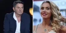 Valeria Marini omaggia Laura Pausini, ma Mammucari non apprezza: &laquo;Sei imbarazzante&raquo;. La showgirl sbotta: &laquo;Teo Basta&raquo;