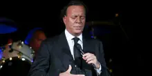 Julio Iglesias chiede l'archiviazione dell'indagine per presunti abusi: &laquo;Danno reputazionale grave e irreversibile&raquo;