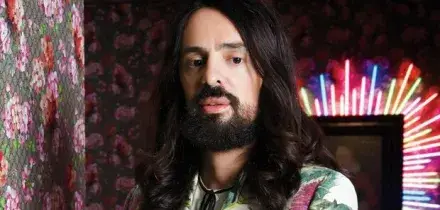 Alessandro Michele, chi &egrave; lo stilista romano (legato a Valentino): et&agrave;, carriera, relazioni. Il ricordo: &laquo;Era una persona delicatissima e gentile&raquo;